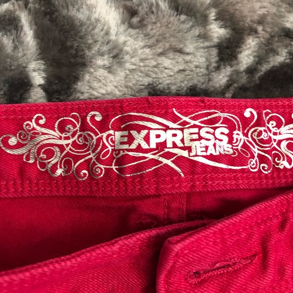 Women’s express raspberry colored short shorts - Picture 3 of 5
